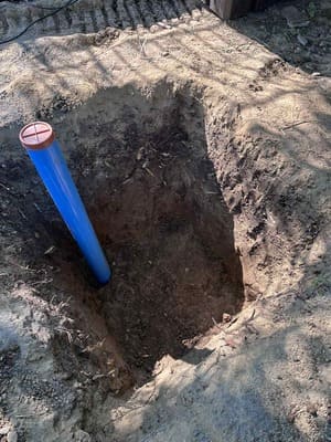 Изграждане на защитна обслужваща шахта за оборудване на сондаж в Хераково
